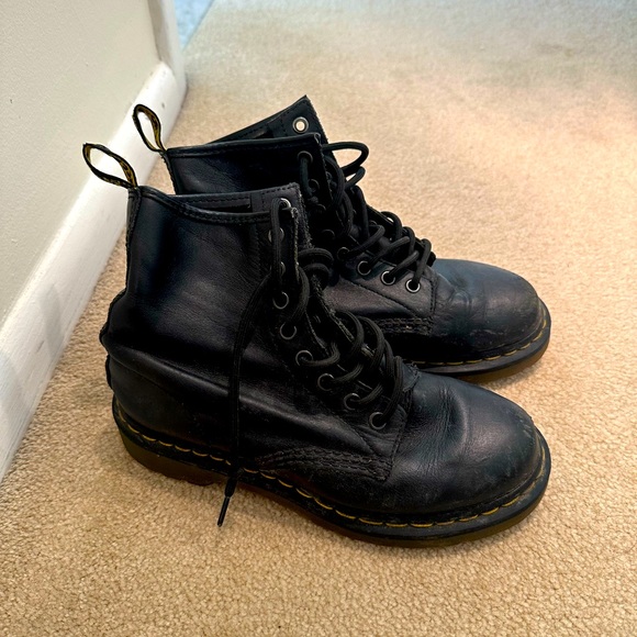 Doc Marten boots size 6 women’s - Picture 1 of 2